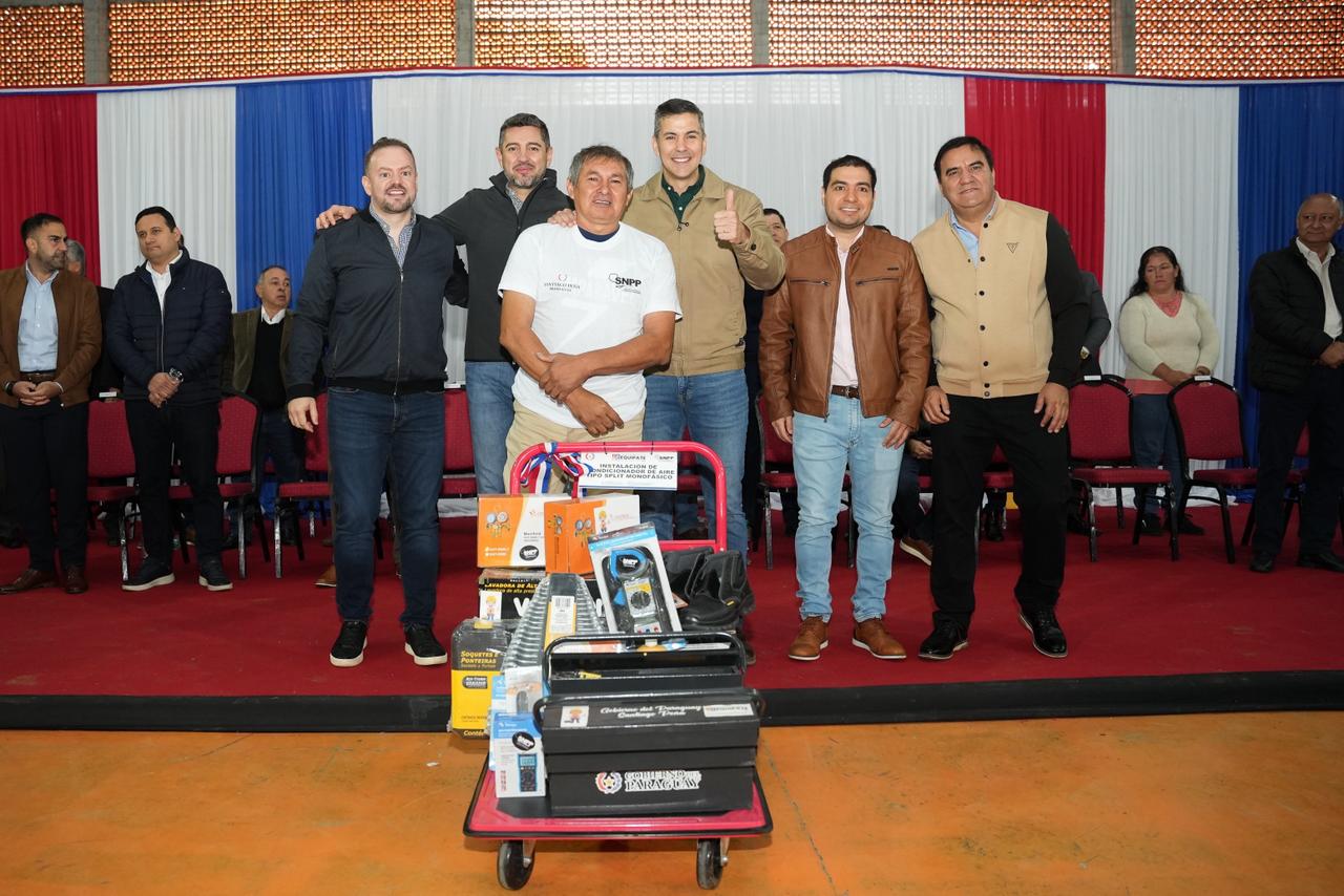 Gobierno del Paraguay entrega aportes en beneficio de pobladores del Departamento Central